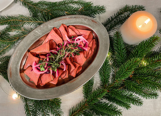 Savustettua härkäpastramia ja punasipulihilloketta  M G